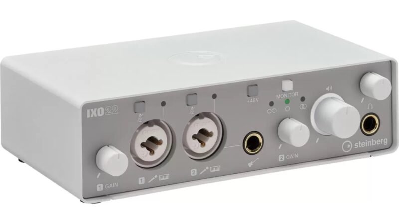 Interfaz de audio Steinberg IXO12 (blanco)